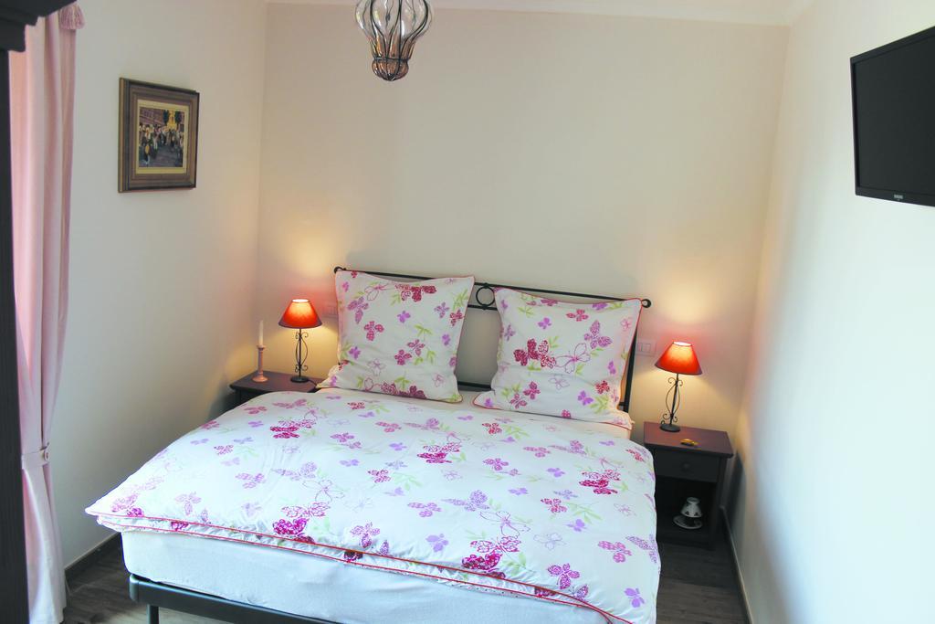Alta Villa The Countryhouse Adults Only Boutique Bnb Vigliano d'Asti Номер фото